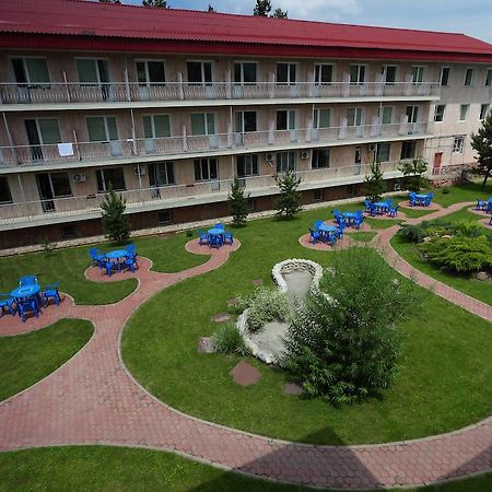 Olympica Hotel Алма Ата Екстериор снимка