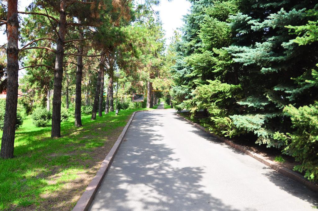 Olympica Hotel Алма Ата Екстериор снимка
