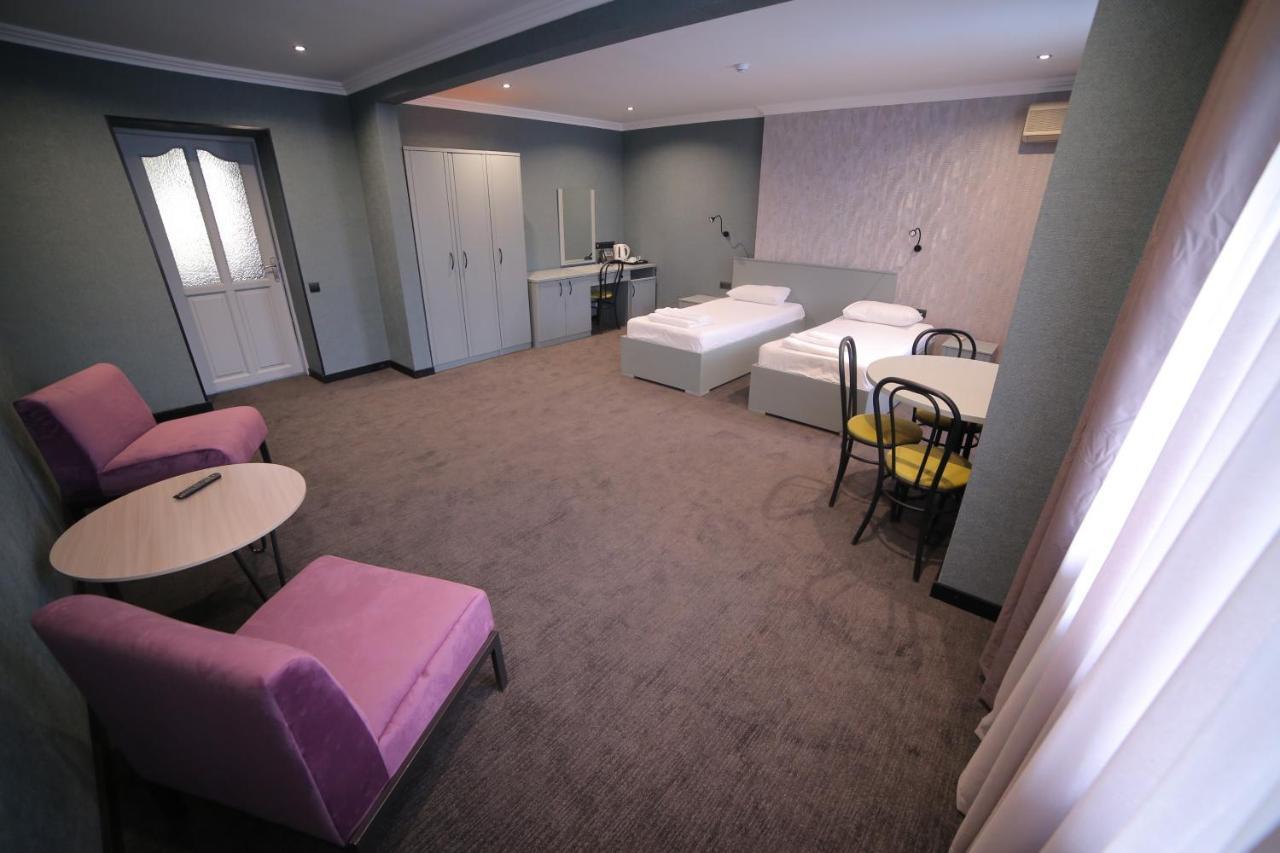 Olympica Hotel Алма Ата Екстериор снимка