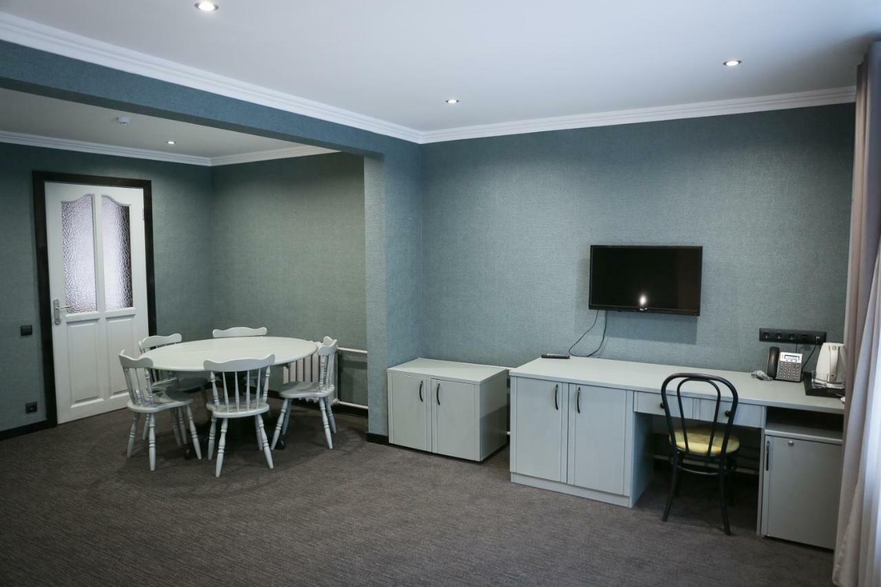 Olympica Hotel Алма Ата Екстериор снимка